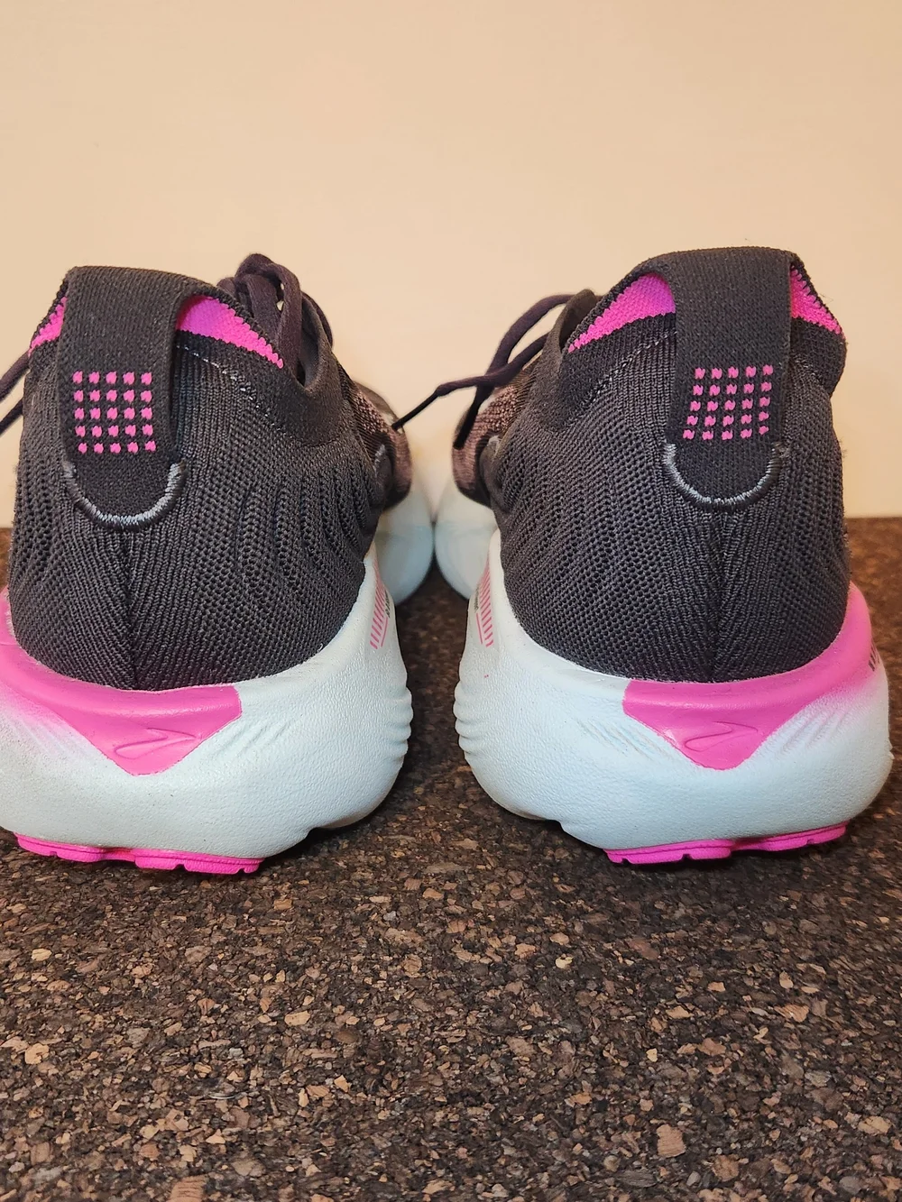 Brooks Adrenaline 25 Running Shoes Womens Size 9
